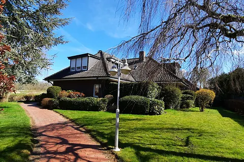 Winkelwalmdachbungalow-in-Wilhelmshaven